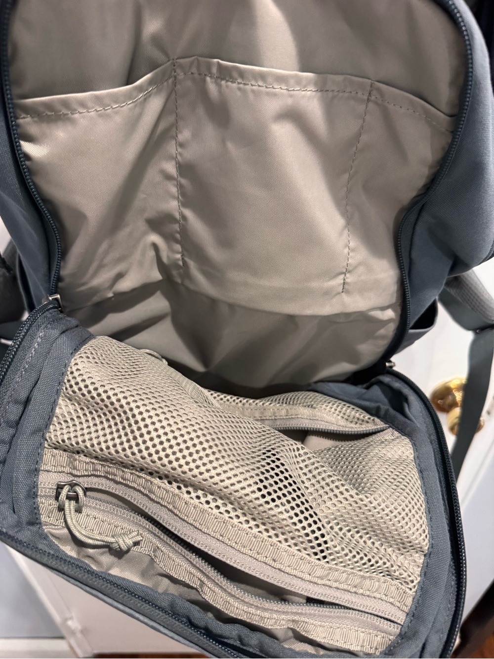 Fjallraven Raven 28 Backpack - Picture 5 of 9